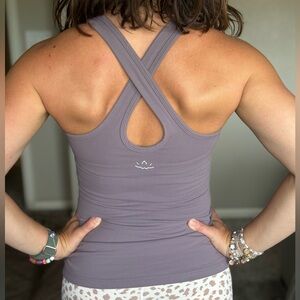 Beyond Yoga lilac cross back tank